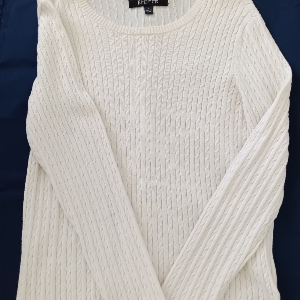 Kasper cream colored long sleeve cable knit sweater